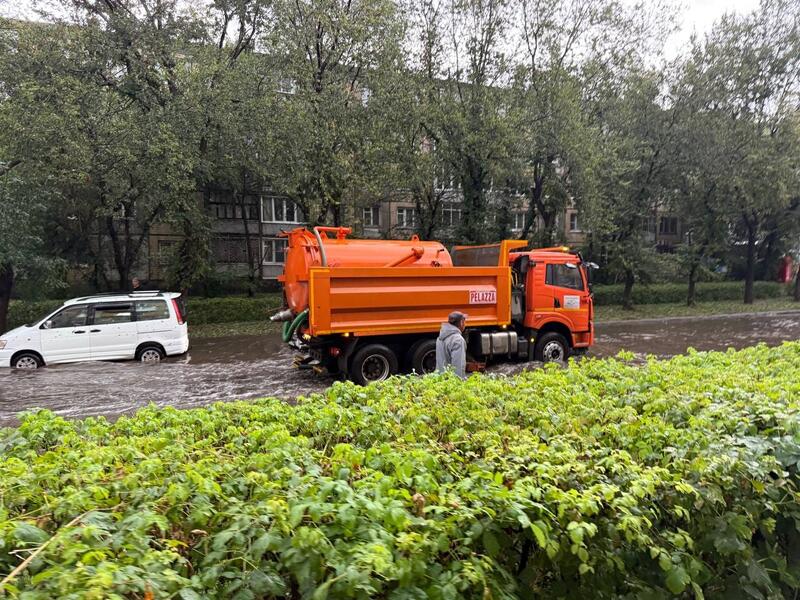 Аким ВКО поручил оперативно устранить последствия ливня в области