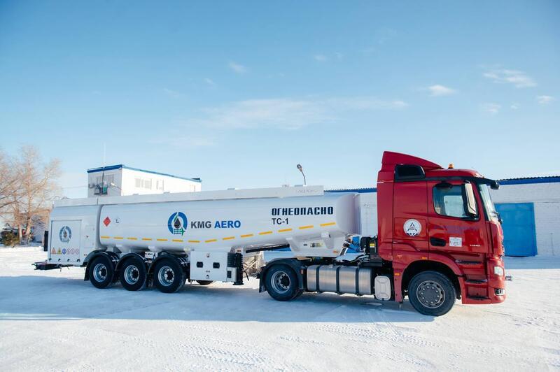 Новый топливозаправочной автомобиль прибыл в аэропорт Актобе