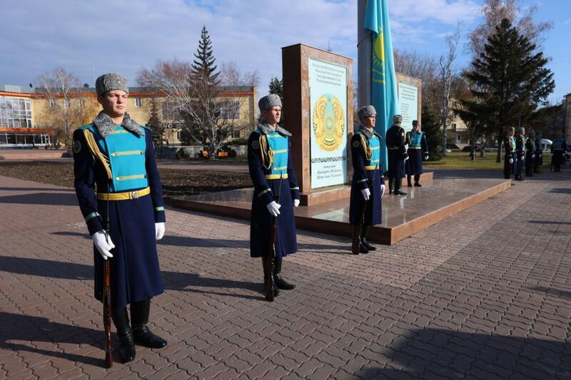 В Рудном состоялась торжественная церемония поднятия Государственного Флага Республики Казахстан в честь Дня Республики