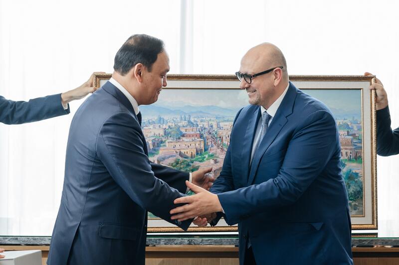 ВЭС 1 ГВт: Ербол Карашукеев встретился с главным исполнительным директором компании Masdar