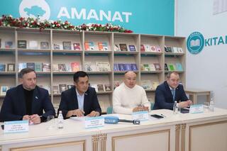 В Усть-Каменогорске депутат Мажилиса Ерлан Саиров встретился с представителями интеллигенции