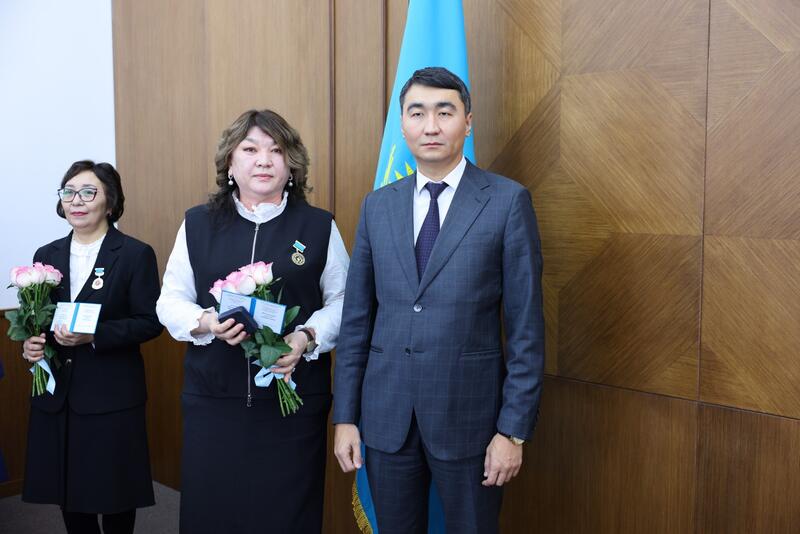 ЛУЧШИЕ РАБОТНИКИ СФЕРЫ ЗДРАВООХРАНЕНИЯ БЫЛИ НАГРАЖДЕНЫ