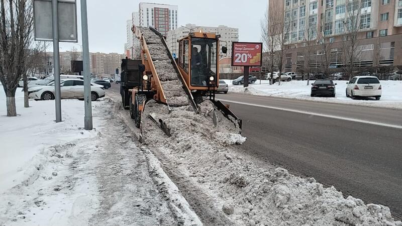 Около трех тысяч дорожных рабочих задействовано в снегоуборочных работах в Астане