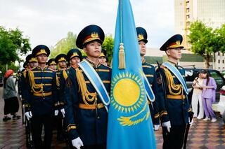 День госсимволов: торжественное шествие и концерт провели в Астане