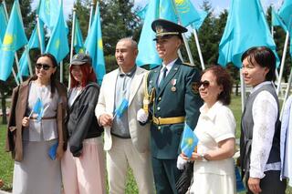 Министр обороны вручил погоны лучшим выпускникам военных учебных заведений