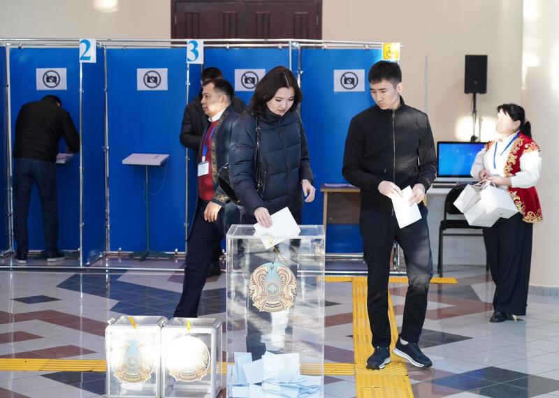 АКИМ ТУРКЕСТАНСКОЙ ОБЛАСТИ НУРАЛХАН КУШЕРОВ ПРОГОЛОСОВАЛ НА РЕФЕРЕНДУМЕ