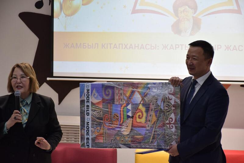 В Алматы отметили юбилеи библиотеки имени Жамбыла и 180-летие поэта