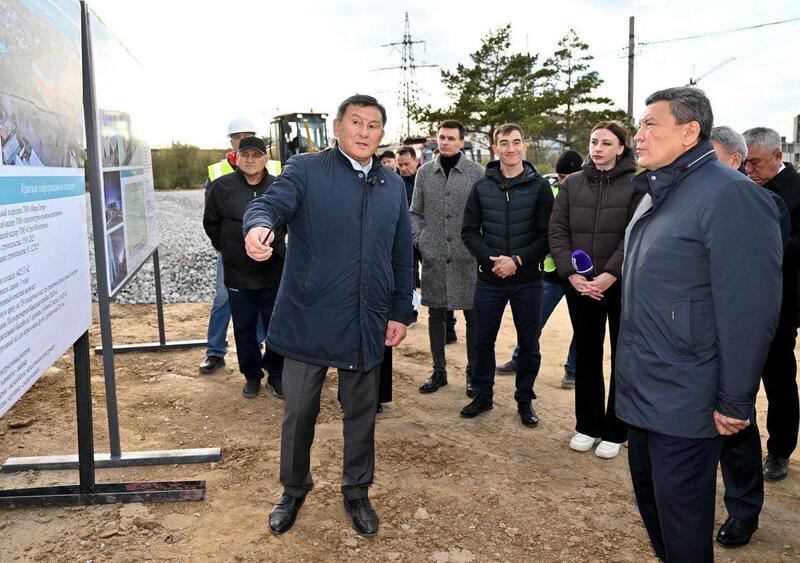 Спортсмены ознакомились со строительством новой ледовой ареной