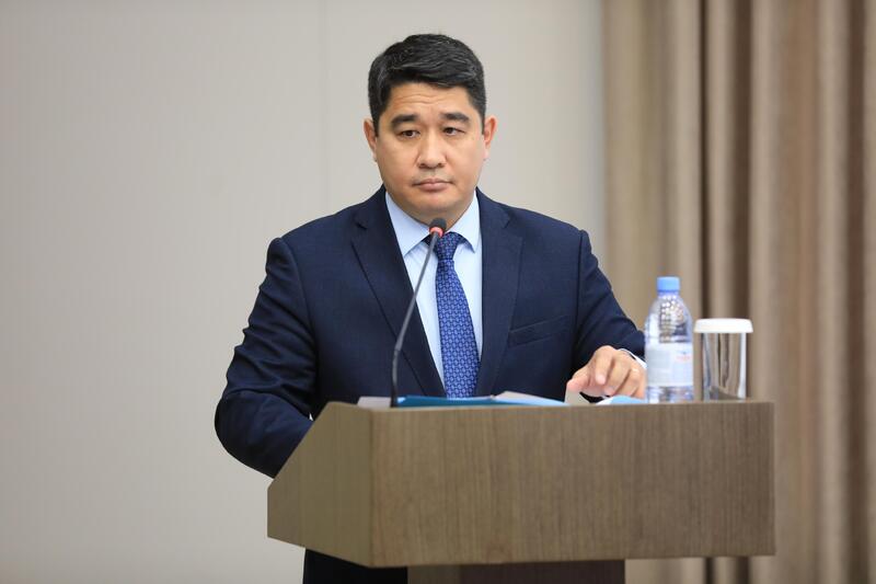 Аким области взял на контроль вопрос выплаты зарплат врачам