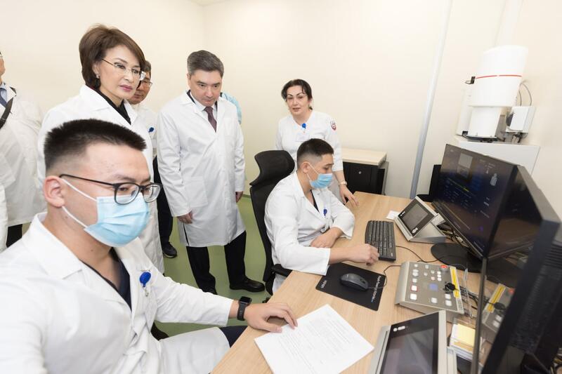 Олжас Бектенов проверил реализацию поручений Президента по развитию передовых технологий в медицине