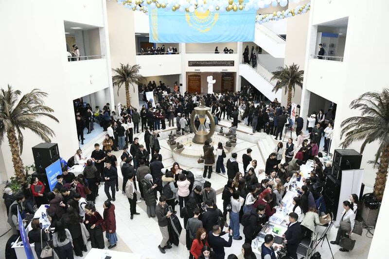 В Астане прошла очередная ярмарка вакансий для молодежи