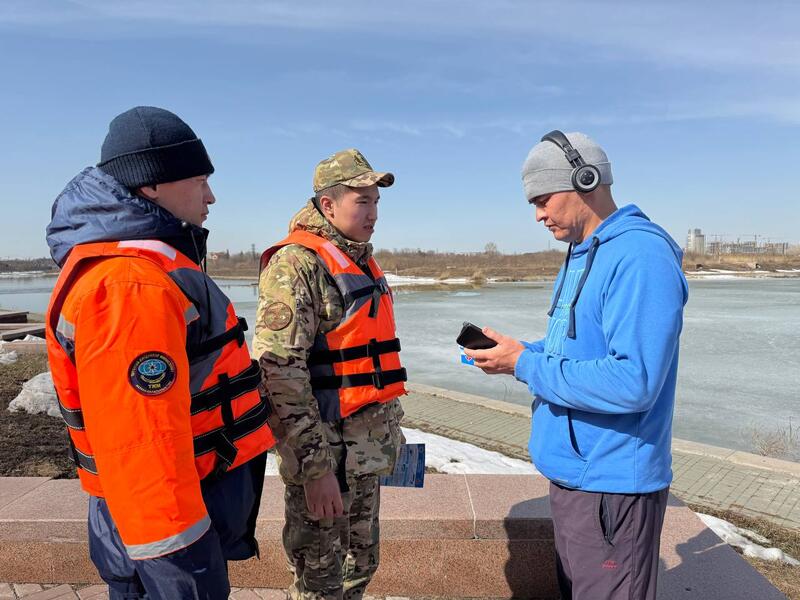 Спасатели МЧС Казахстана обеспечивают безопасность на воде