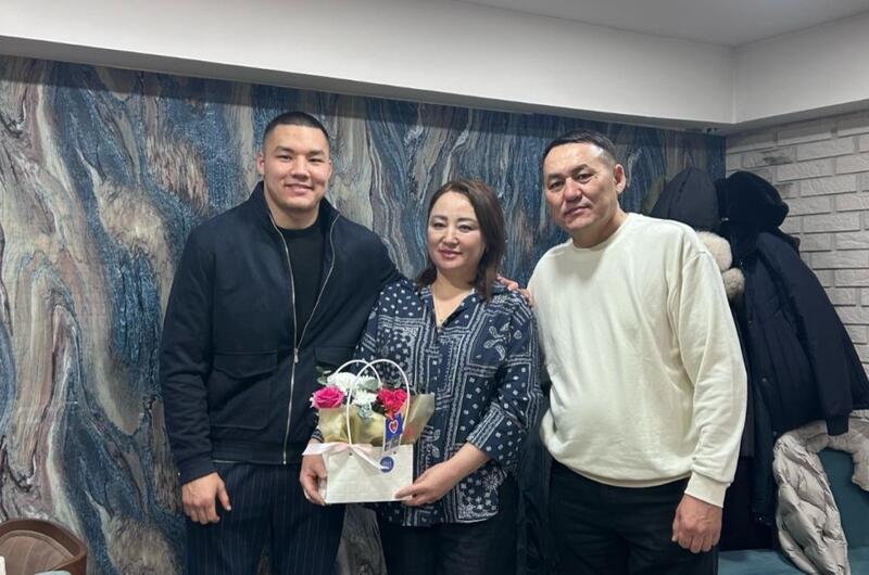 «Мама – сердце каждой семьи, каждой страны»: мама чемпиона Азии поздравила с праздником