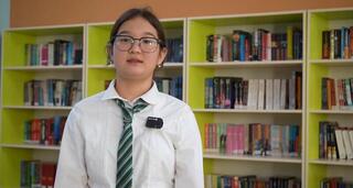 На казахском, русском, английском и французском языках: в Астане 11-летняя школьница прочитала более 850 книг