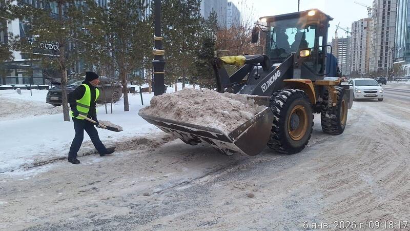 В Астане для очистки города от снега задействовано более 1 800 единиц спецтехники