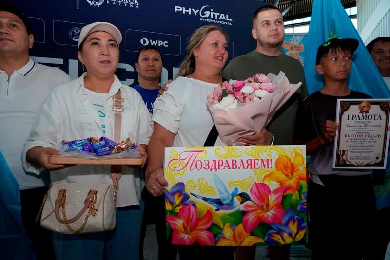 Завоевавших медали на Кубке мира по парапулевой стрельбе спортсменов встретили в столичном аэропорту
