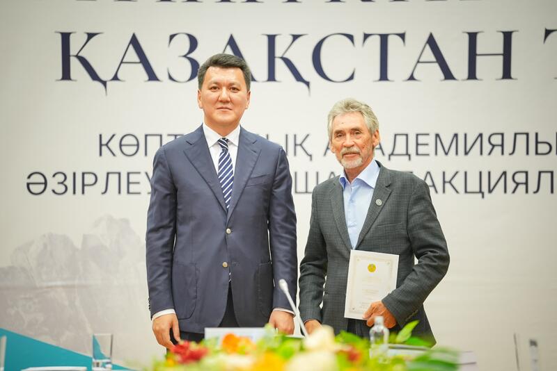 Новая академическая семитомная история Казахстана рекомендована к публикации