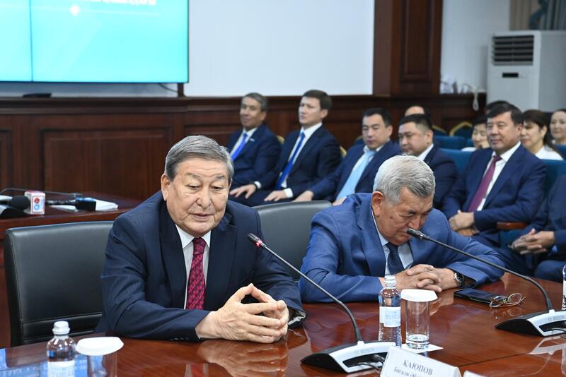 Государственному и общественному деятелю Мурату Абенову 60 лет