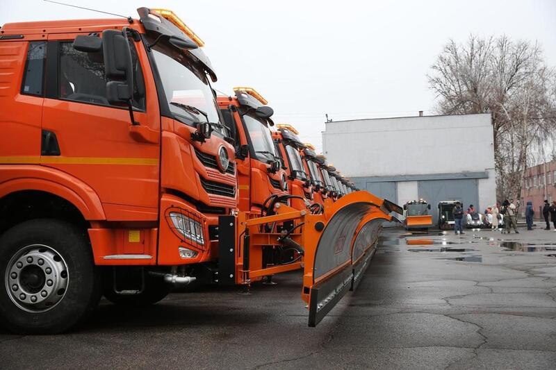 В Алматы проведена ночная обработка улично-дорожной сети после осадков в предгорных районах