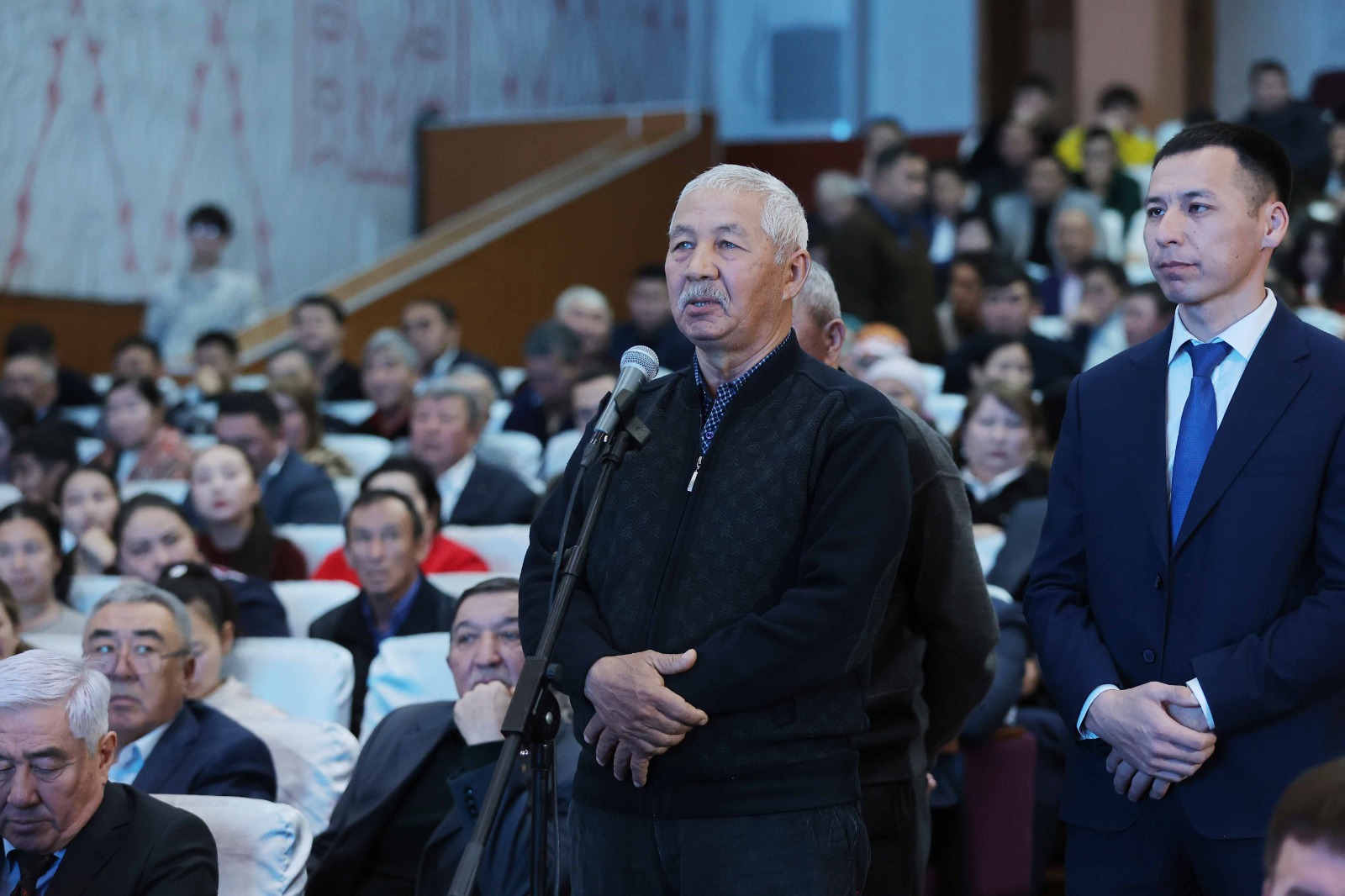 Ербол Карашукеев встретился с жителями Байзакского района