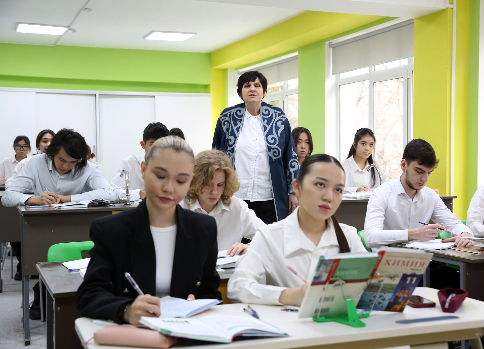 Алматинскую учительницу химии поздравили с попаданием в топ-50 Global Teacher Prize