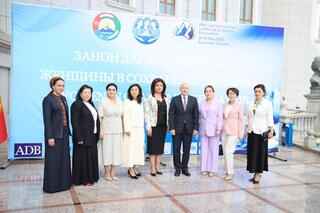 Форум «Женщины в сохранении ледников»