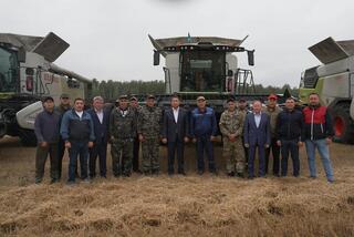 Айдарбек Сапаров проинспектировал ход уборочной кампании