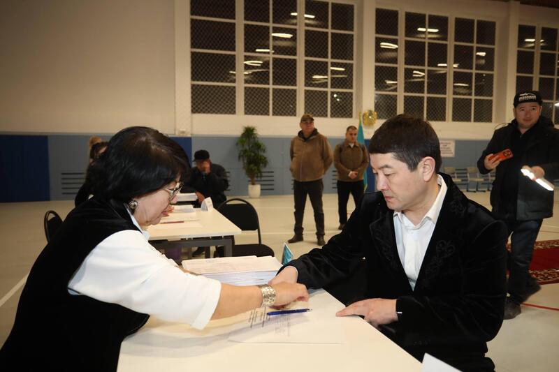 Аким Мангистауской области Нурдаулет Килыбай проголосовал на республиканском референдуме