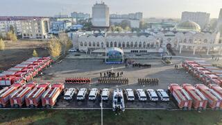 Глава МЧС вручил спасателям ЗКО новую технику