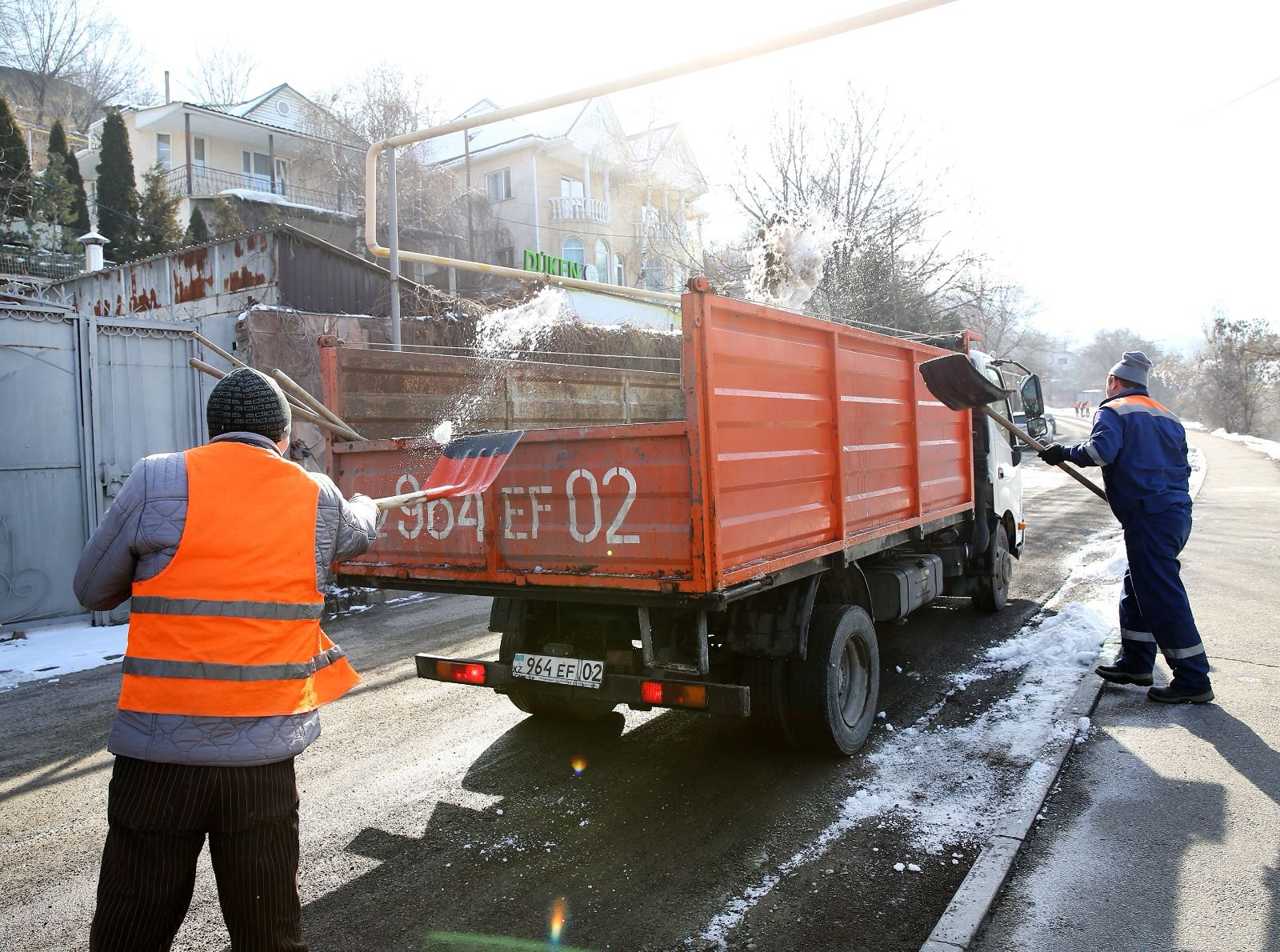 Уборка 2 тыс. улиц, установка 600 урн и снос 302 незаконных киоска: как прошла первая неделя кампании «Алматы – наш общий дом»