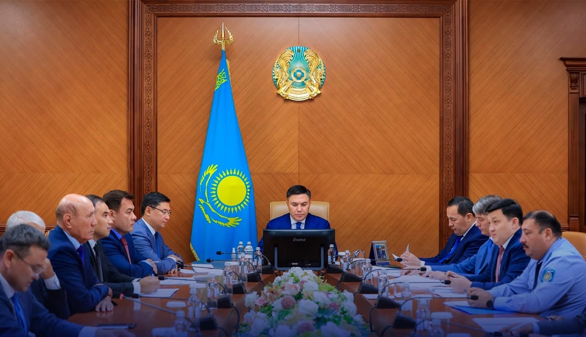 АППАРАТ ОТЫРЫСЫ: ӨЗЕКТІ МӘСЕЛЕЛЕР ҚАРАЛДЫ