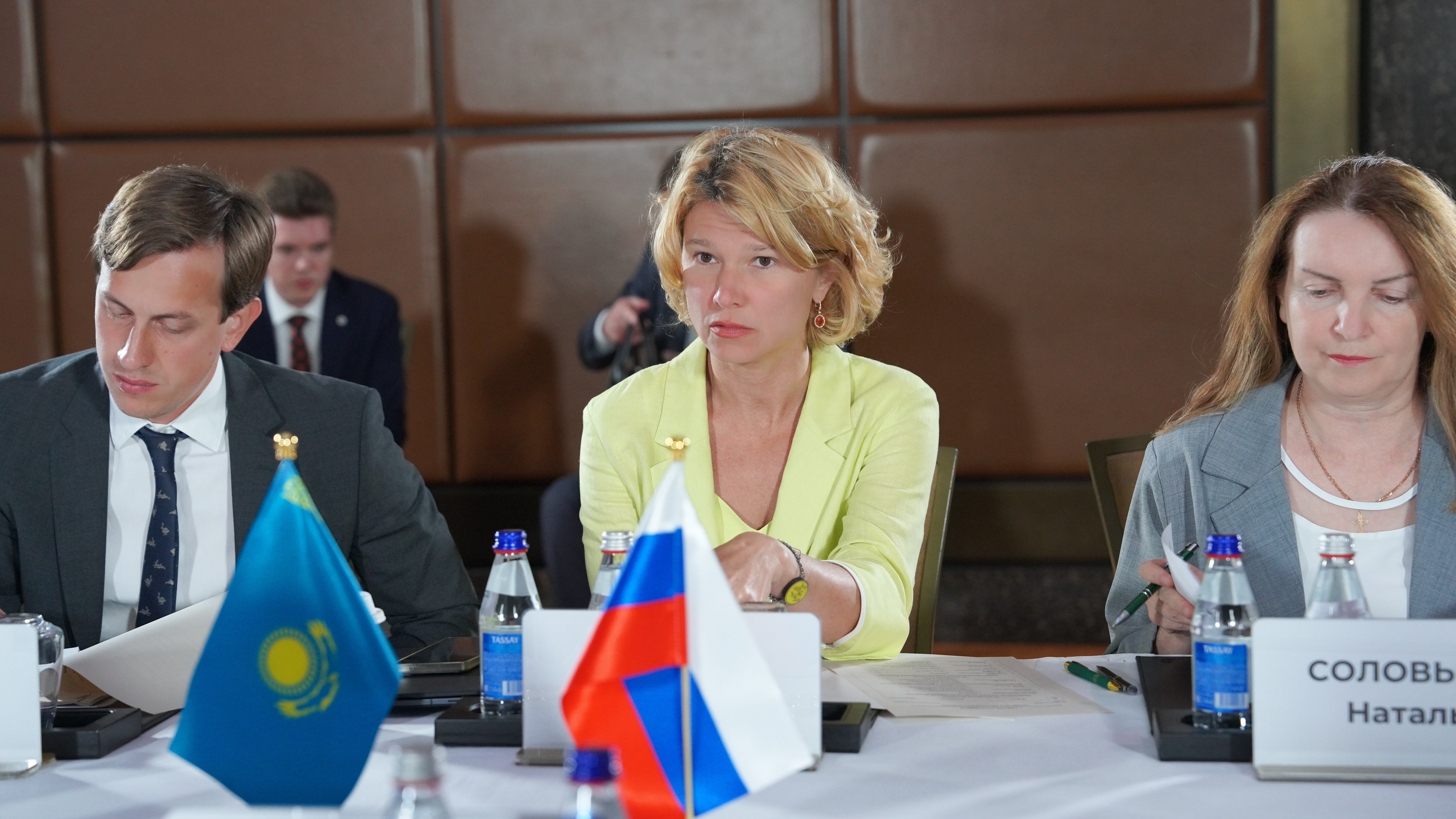 Айдарбек Сапаров провел переговоры с Оксаной Лут