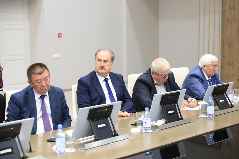 Премьер-министр Олжас Бектенов провел республиканское совещание по завершению весенне-полевых работ и развитию агропромышленного комплекса