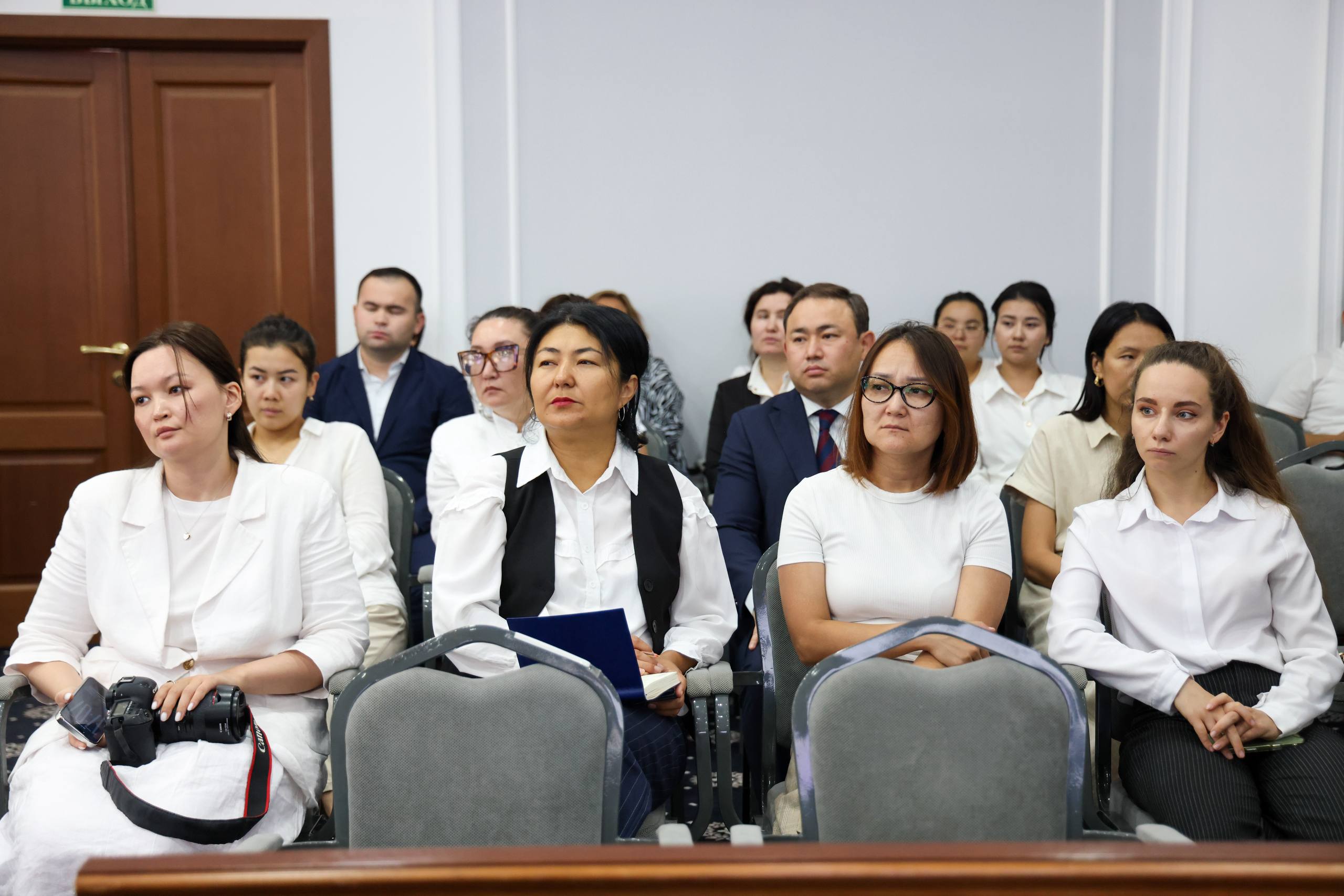 В городском суде Астаны состоялась очередная выездная встреча членов Высшего Судебного Совета с судьями и работниками судов столицы