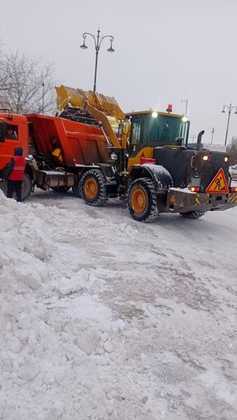 Около трех тысяч дорожных рабочих задействовано в снегоуборочных работах в Астане