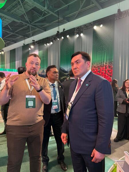 Министр энергетики посетил выставку «зеленых» технологий РЭС-2026