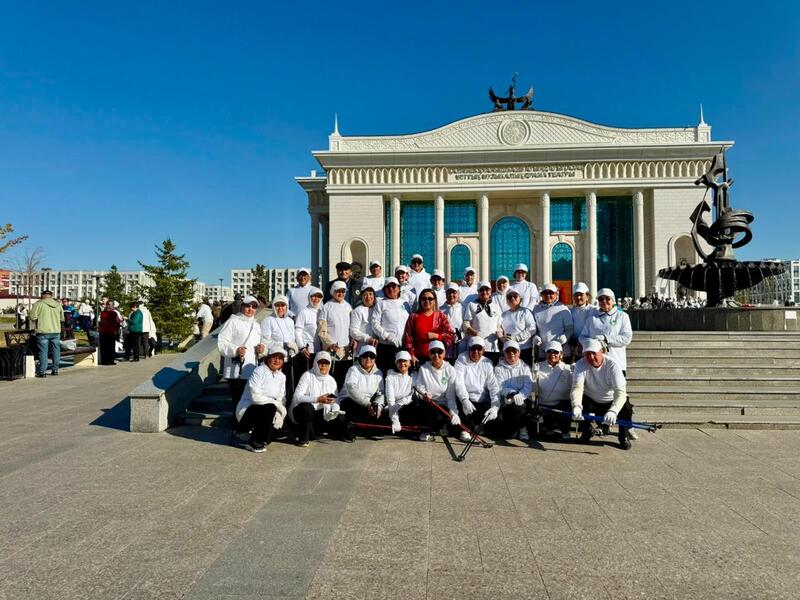 Белсенді өмір, ұлттық өнер және достық: Астанада қарттар арасында ауданаралық флешмоб өтті