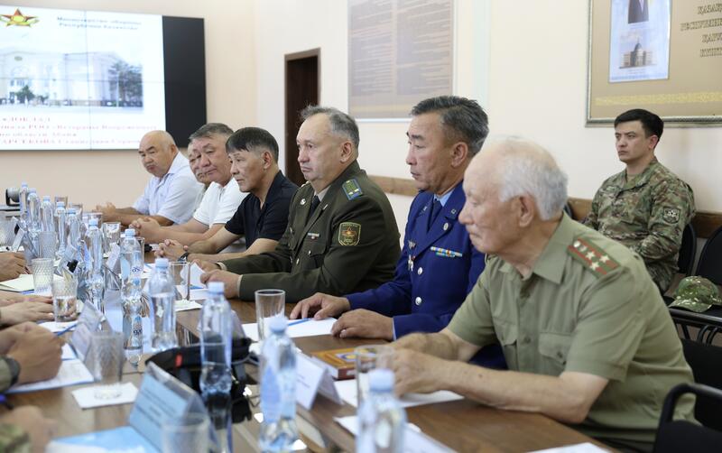 Министр обороны проинспектировал воинские части Абайского гарнизона