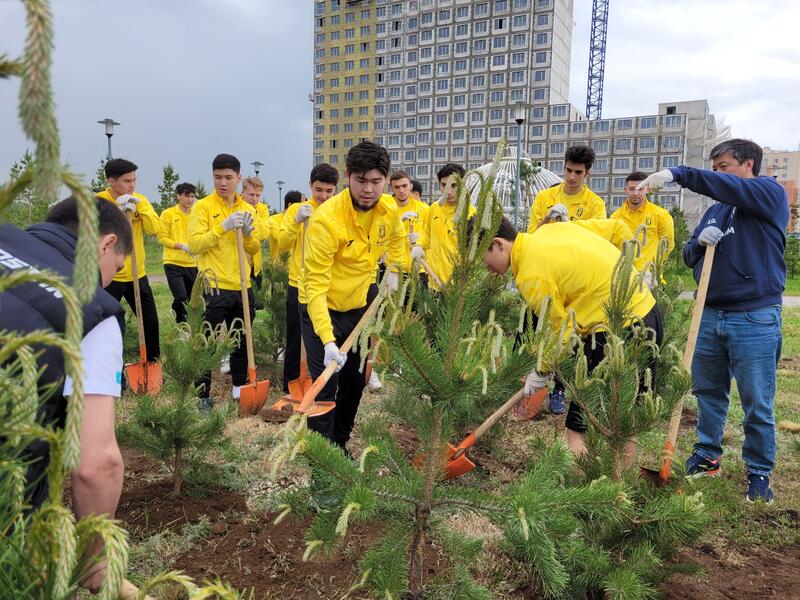 «Таза Қазақстан»: к 100-летию Ассоциации «Динамо» в столице высажено 150 саженцев сосны