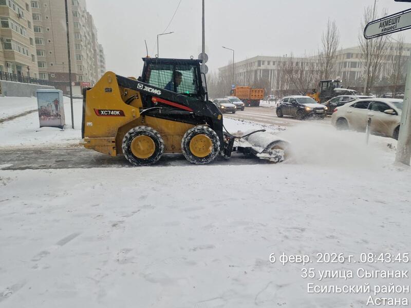 Более 3 000 дорожных рабочих и свыше 1 700 единиц спецтехники задействовано в снегоуборочных работах в Астане
