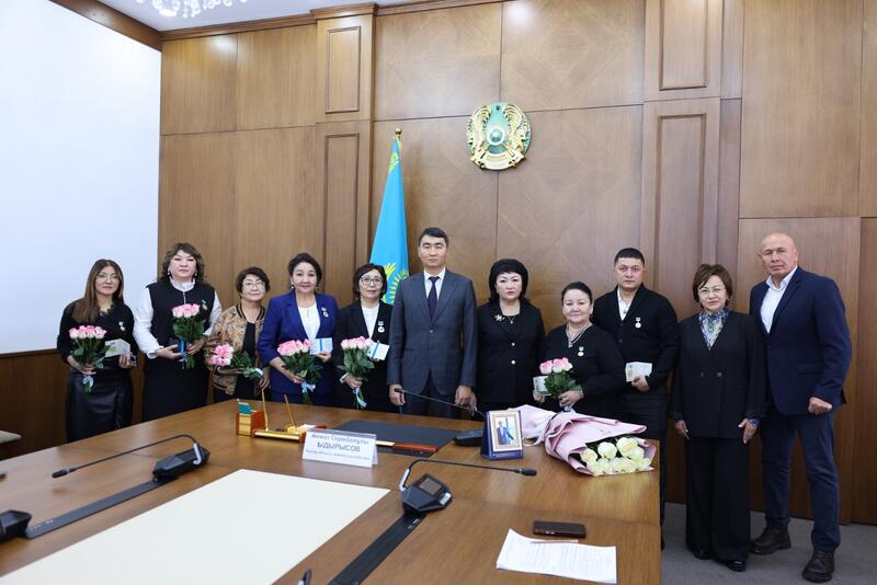 ЛУЧШИЕ РАБОТНИКИ СФЕРЫ ЗДРАВООХРАНЕНИЯ БЫЛИ НАГРАЖДЕНЫ