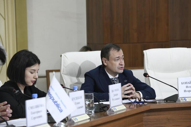 В Астане состоялся круглый стол о значении Основного закона и межэтнического согласия