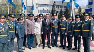 Военнослужащие теробороны приняли участие в возложении цветов к памятнику Алие Молдагуловой