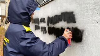 Более тысячи наркограффити закрасили за один день в Карагандинской области