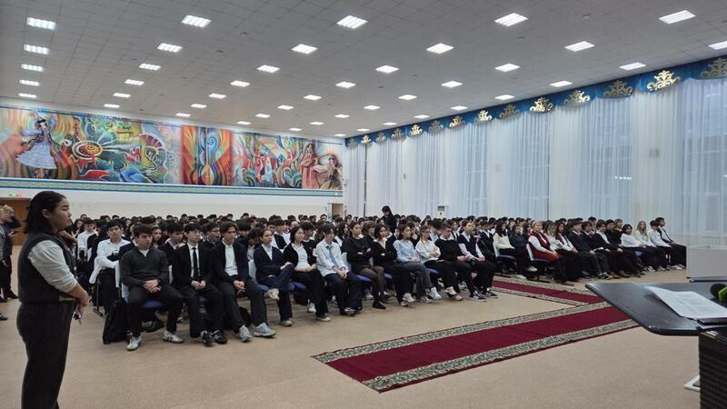 Столичным школьникам рассказали о защите от дипфейков, дропперов и мошеннических схем