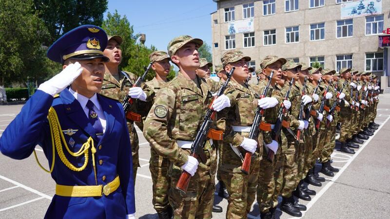 89 участников проекта Sarbaz+ приняли Военную присягу в Алматинской области