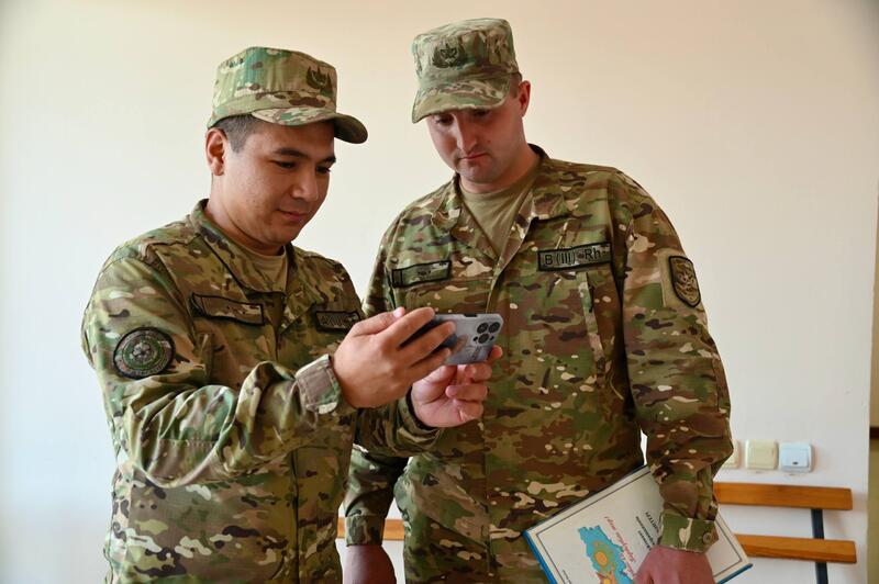 Вооруженные силы Казахстана переходят на национальный мессенджер Aitu