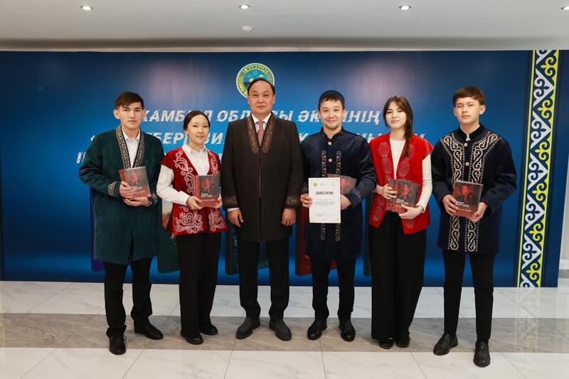 Ербол Карашукеев встретился с финалистами второго сезона «Ой шебері»