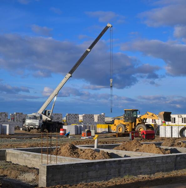 Аким области Асаин Байханов посетил село Кеменгер Павлодарского района, где ознакомился с реализацией крупных инвестиционных проектов и проверил ход строительства физкультурно-оздоровительного комплекса