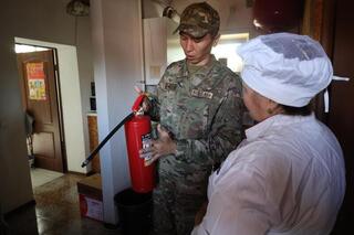 Акция «30 добрых дел»: спасатели устанавливают датчики угарного газа